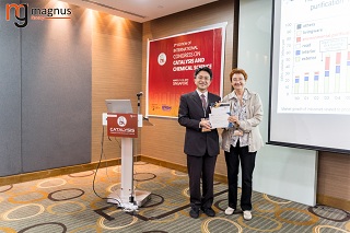 World Nano Conferences-Tsuyoshi Ochiai Felicitated by Maya Kiskinova